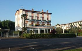 Hotel Cristallo  2*